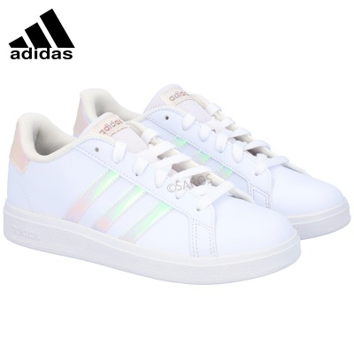 Sapatilhas adidas brancas com riscas iridescentes e sola branca