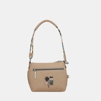 Mala de ombro bege com padrão geométrico e alça colorida