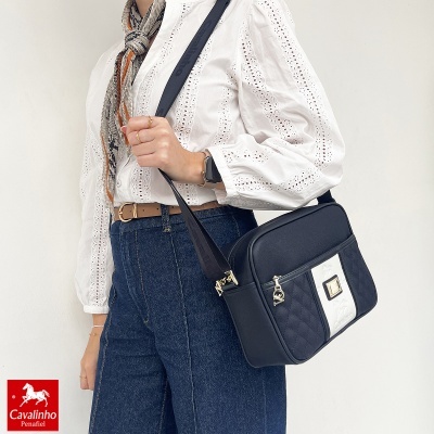 Mala preta e branca Cavalinho com padrão acolchoado e camisa branca bordada
