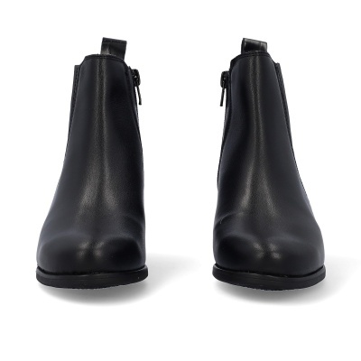 Botas femininas pretas de pele com fecho e puxa lateral