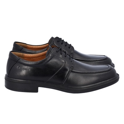 Sapatos sociais de couro pretos com atacadores e sola preta