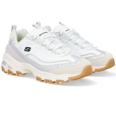 Par de sapatilhas branca Skechers com detalhes cinza e bege e sola castanha