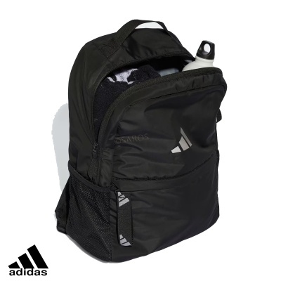 Mochila preta Adidas com bolso frontal, toalha e garrafa