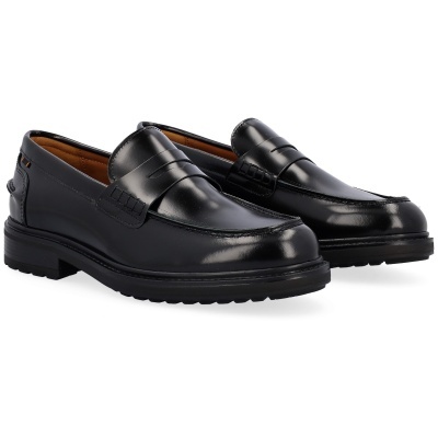 Sapatos masculinos pretos em pele tipo mocassim