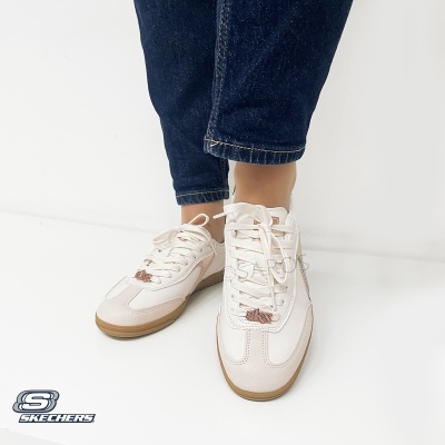 Ténis Skechers brancos com sola castanha e atacadores