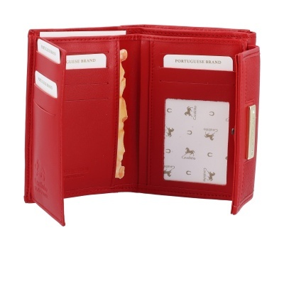 Carteira vermelha em couro com compartimentos para cartões e janela transparente