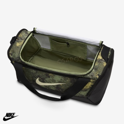 Mala desportiva Nike camuflada verde e preta aberta mostrando interior verde