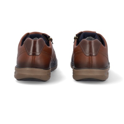 Sapatos castanhos de pele vista traseira com sola castanha clara e interior azul escuro