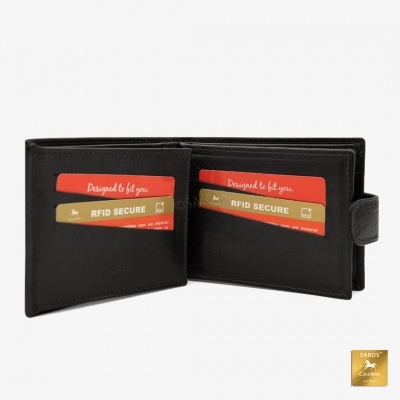 Carteira masculina preta de couro aberta com cartões RFID visíveis.