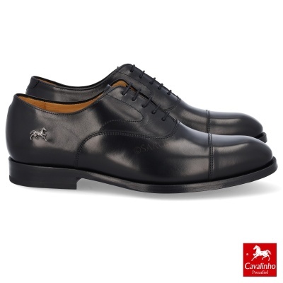 Sapatos pretos em pele com logótipo Cavalinho prateado