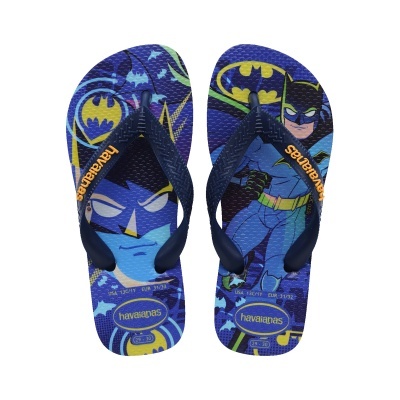Chinelos havaianas com padrão Batman em azul e amarelo.