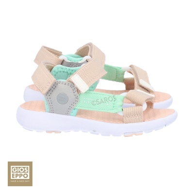 Sandálias abertas bege e verde-água com sola branca