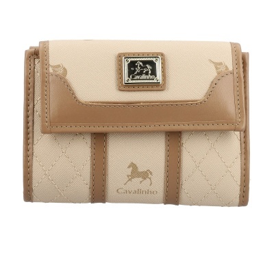 Carteira Cavalinho bege com detalhes castanhos e placa metálica dourada.