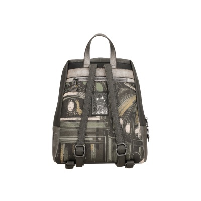 Mochila pequena com padrão ilustrado e alças ajustáveis