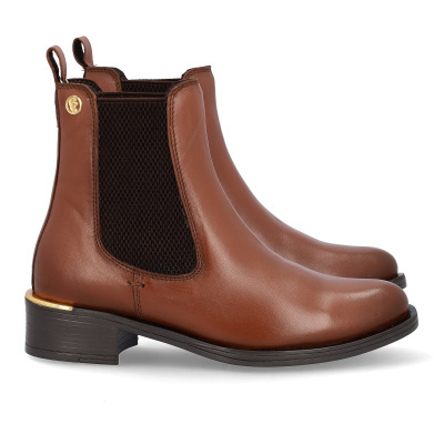 Botas Chelsea em couro castanho com laterais em malha preta e detalhe dourado no salto
