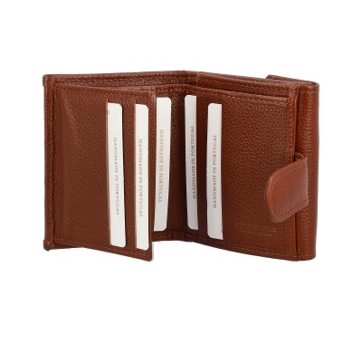 Carteira de couro castanho com várias ranhuras para cartões