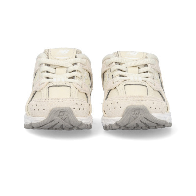 Ténis desportivos creme New Balance frente