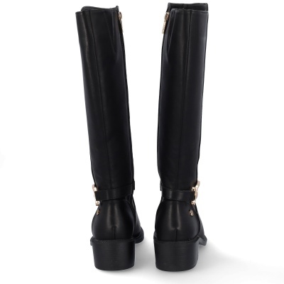 Botas pretas altas de couro sintético com fivela dourada