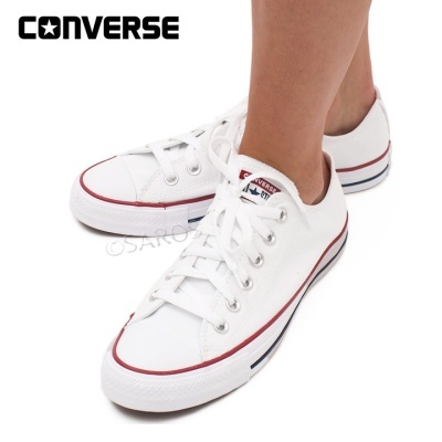 Ténis brancos Converse All Star em lona com sola branca e riscas vermelha e azul