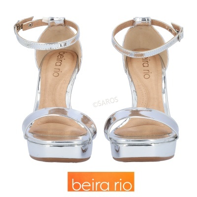 Sandálias femininas prateadas com salto quadrado e tira de tornozelo com fivela