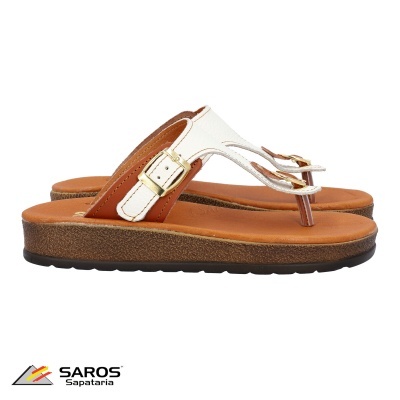 Sandálias tipo chinelo em pele branca e castanha com fivela dourada