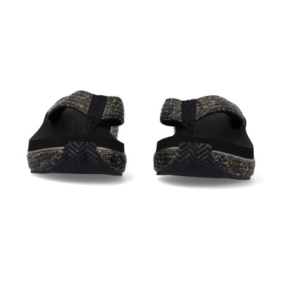 Par de sandálias pretas com detalhes em cinzento e sola antiderrapante preta