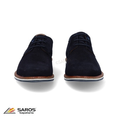 Par de sapatos pretos de camurça com sola branca e castanha