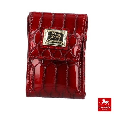 Carteira pequena em pele vermelha com padrão imitação crocodilo e placa metálica Cavallinho