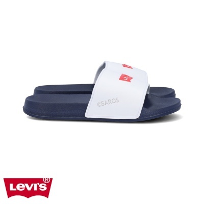 Chinelos Levi's azuis com tira branca e logo vermelho