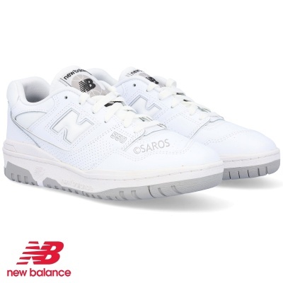 Sapatilhas New Balance 550 brancas com solas cinza e logo 'N' nas laterais