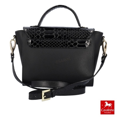 Mala Cavalinho preta com detalhe em padrão cobra e alças, sobre fundo branco