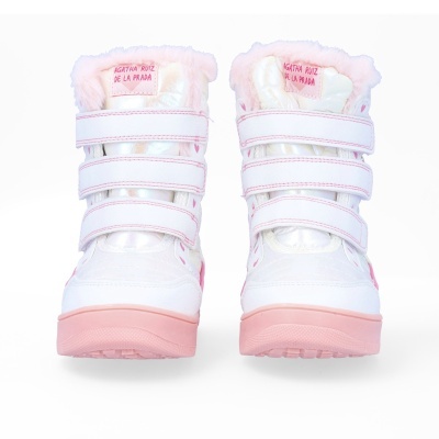 Botas infantis brancas e rosa com pelúcia e três tiras de velcro