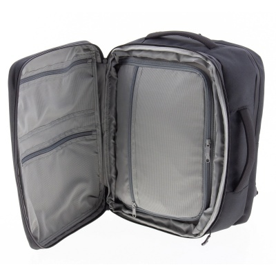 Mala de viagem preta aberta mostrando interior cinzento com bolsos e fechos