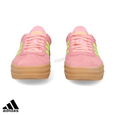 Ténis Adidas rosa com riscas verdes e solado castanho