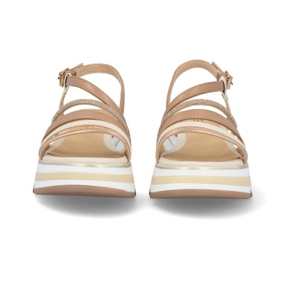 Sandálias femininas de plataforma bege e branco com tiras cruzadas e detalhe brilhante