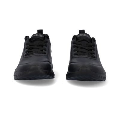 Ténis desportivos pretos com atacadores e sola preta