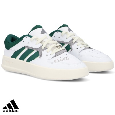 Par de sapatilhas Adidas brancas com detalhes verdes e cinza
