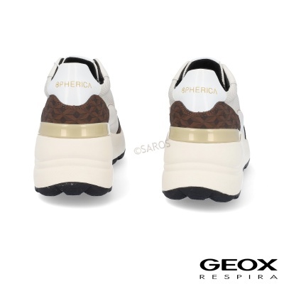 Sapatilhas brancas e castanhas com sola grossa e marca SPHERICA