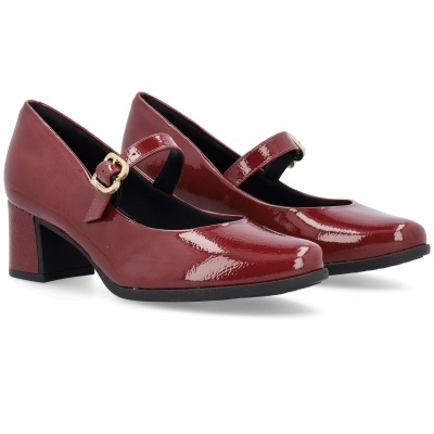 Sapatos Mary Jane vermelhos de verniz com salto grosso