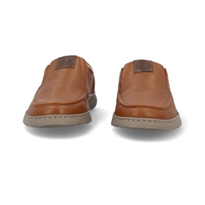 Sapatos mocassins de pele castanha com sola bege