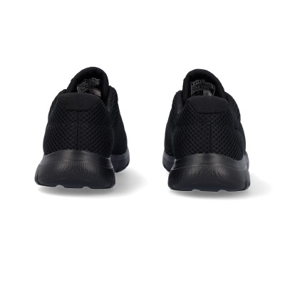Par de sapatilhas desportivas pretas vistas por trás com malha e sola preta