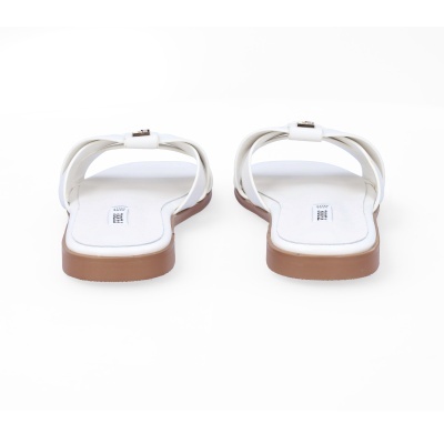 Sandálias brancas femininas com sola castanha e tiras cruzadas