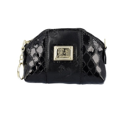 Carteira pequena preta envernizada com etiqueta metálica dourada