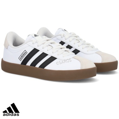 Ténis Adidas brancos com riscas pretas e sola castanha