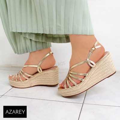 Sandálias de cunha douradas com sola de corda e tiras finas