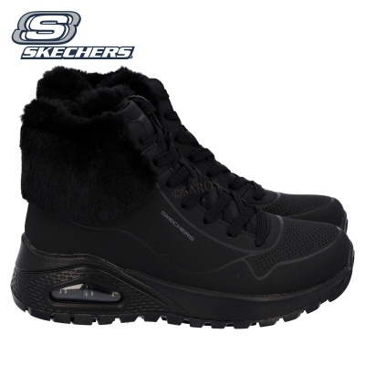 Botas pretas Skechers com sola espessa e interior em pelo sintético