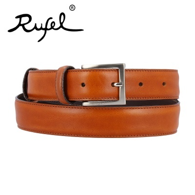 Cinto de couro castanho com fivela metálica prateada