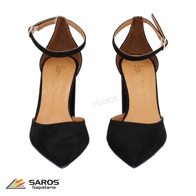 Sapatos femininos pretos de salto com tiras ajustáveis e interior bege
