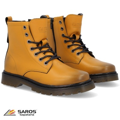 Botas de couro amarelas com atacadores pretos e solado robusto preto