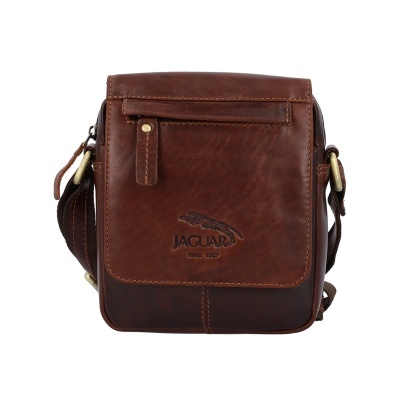 Mala em pele castanha com fecho de aba e bolso frontal, alça ajustável, logo JAGUAR SINCE 1927 em relevo